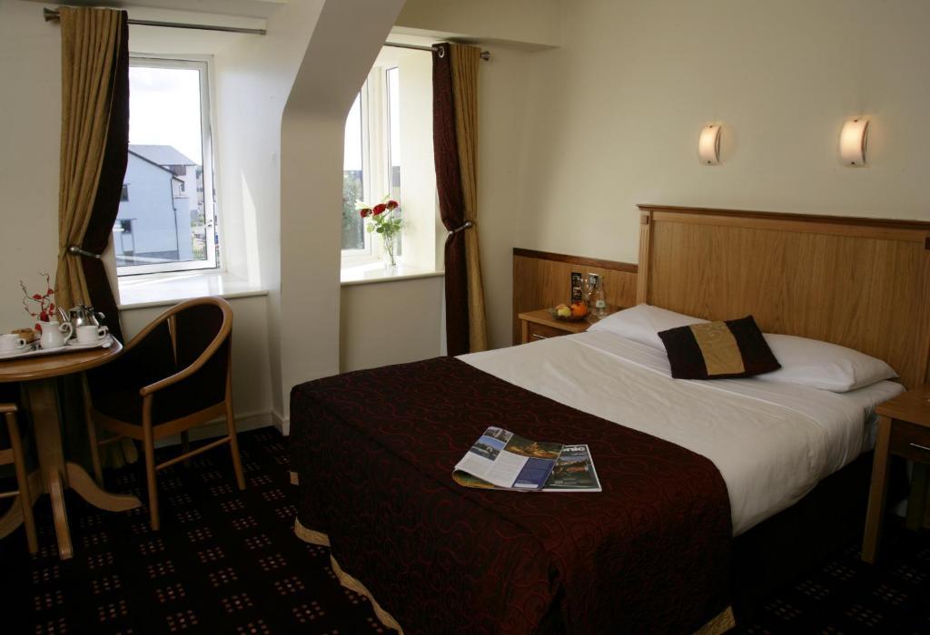 Bush Hotel County Leitrim ภายนอก รูปภาพ